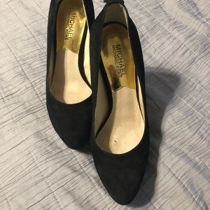 Michael Kors black pumps